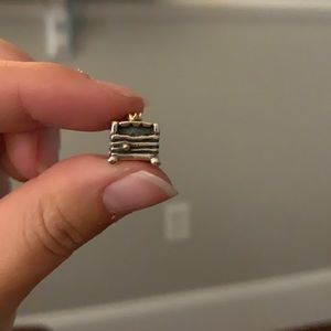 Pandora retired “Princess and the Pea” charm